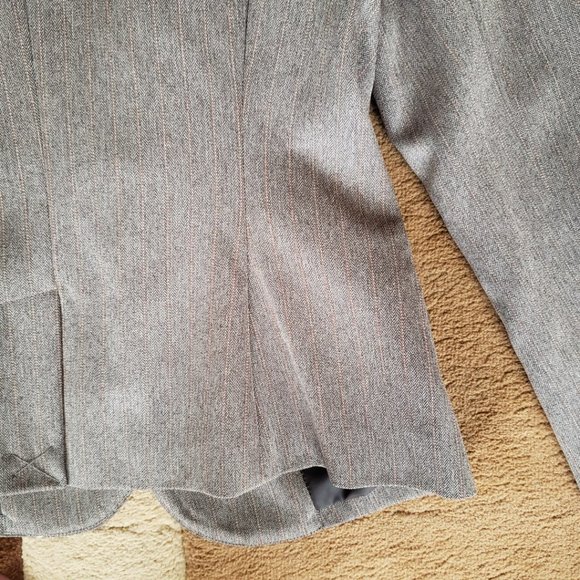 Classic Suzy Shier  Neutral Light Brown Fitted Pinstripe Blazer - Picture 11 of 11